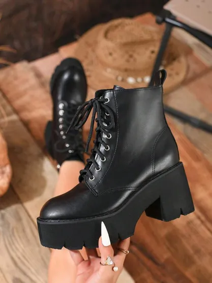 Bota de Moda Preta Plataforma Minimalista